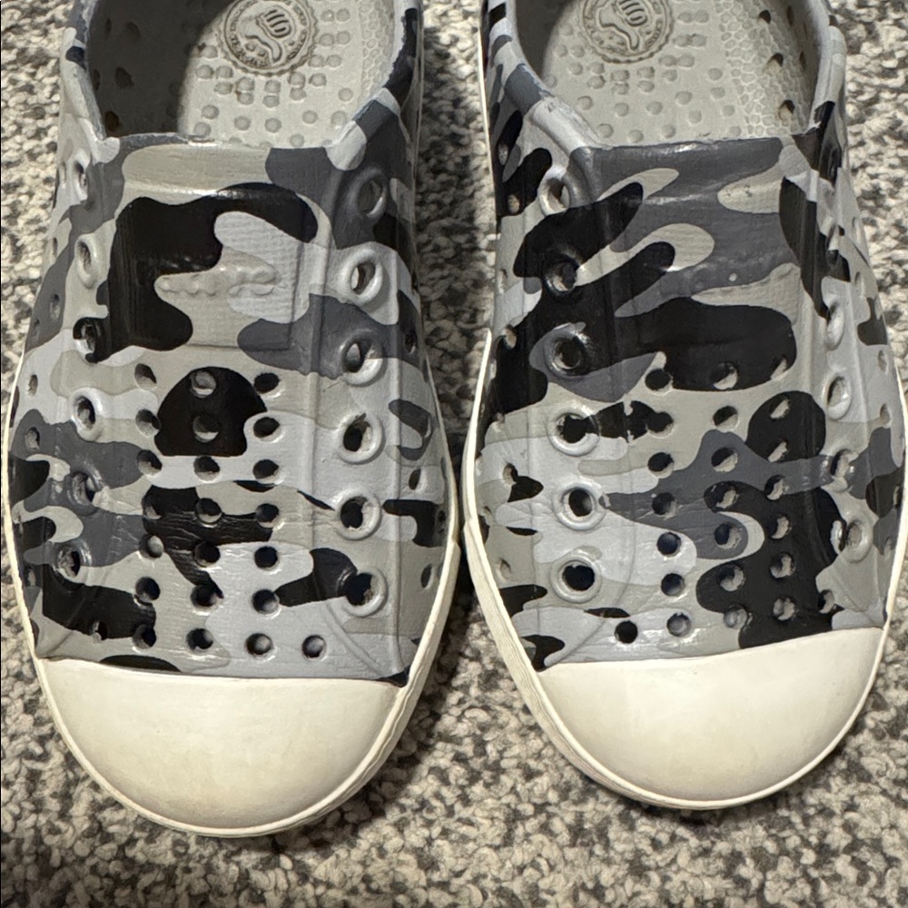 Native Shoes - Picture 4 of 4